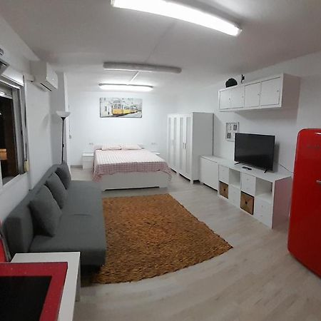 Estudio Frente A Estacion Maria Zambrano Малага Екстериор снимка